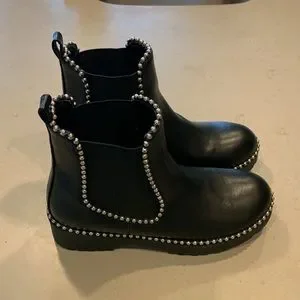 Missguided Black Ball Trim Chelsea Boots